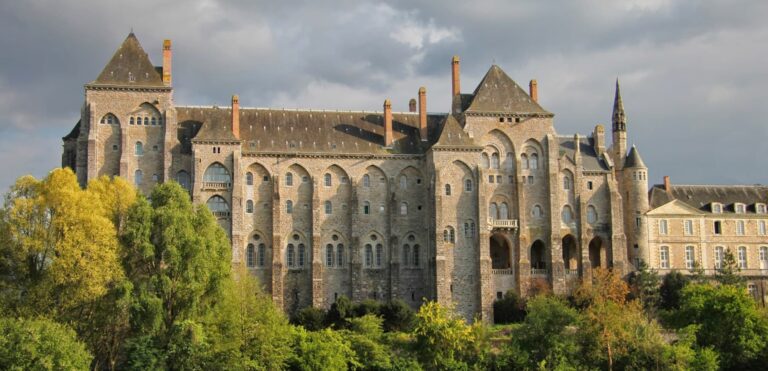 Restauration d’un manuscrit enluminé du XVe siècle de l’Abbaye de Solesmes