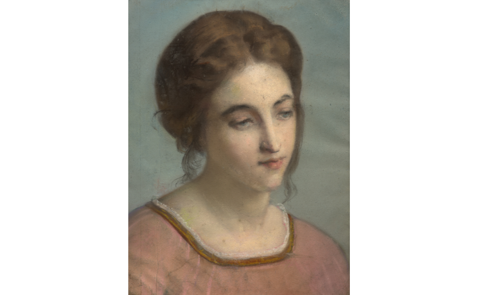 Portrait de jeune femme à la chemise rose